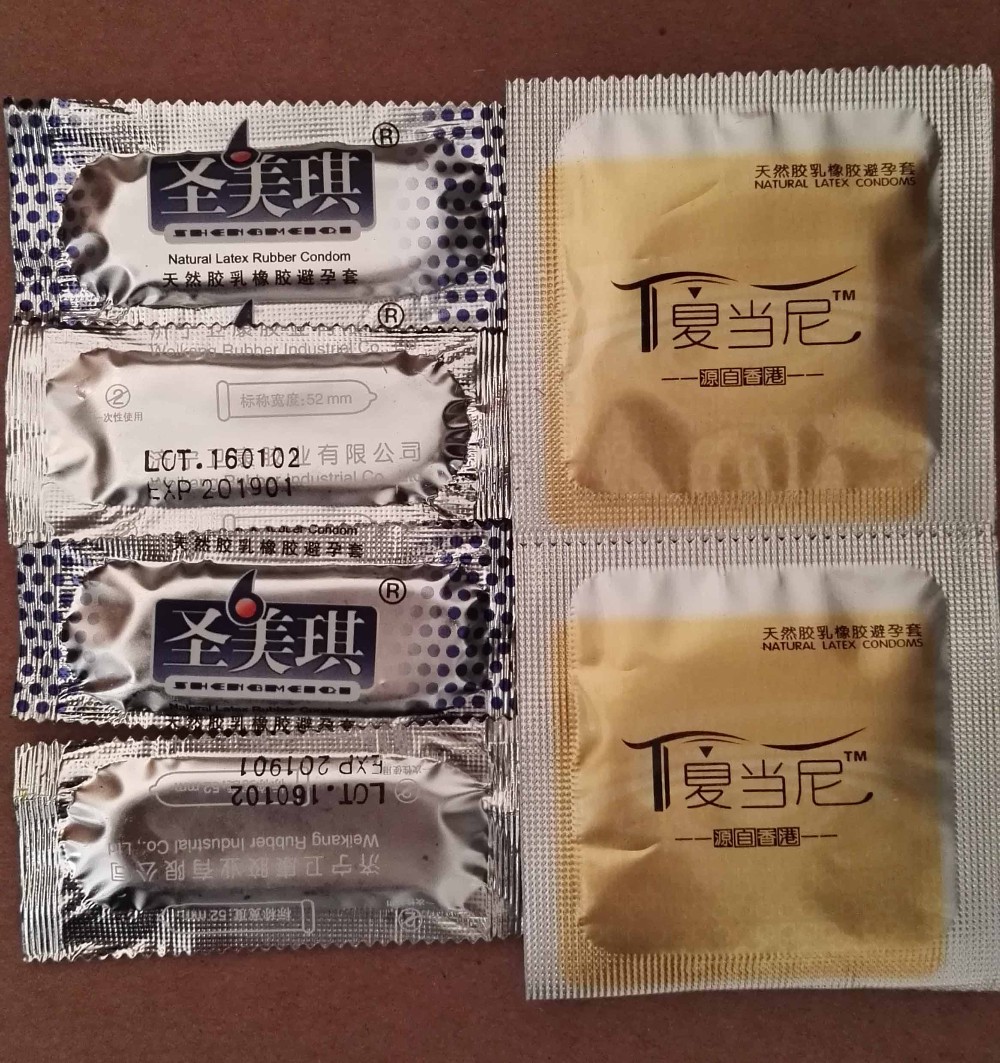 China Factory Hot Sexy Latex Condom For Men Enlarge Penis