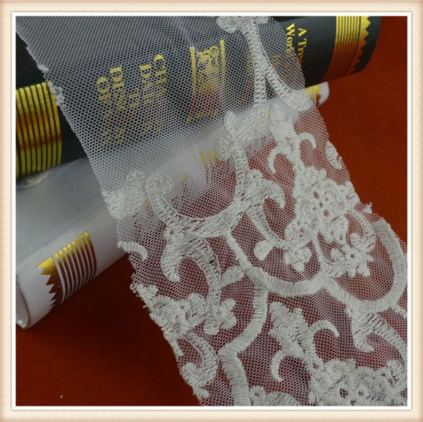 新しいホワイトブライダル刺繍レース生地綿生地のウェディングドレス/衣服仕入れ・メーカー・工場