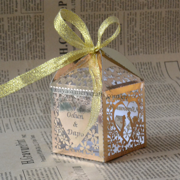 Small Indian Gift Items /anniversary Gifts,Kiss Wedding Couple Wedding ...