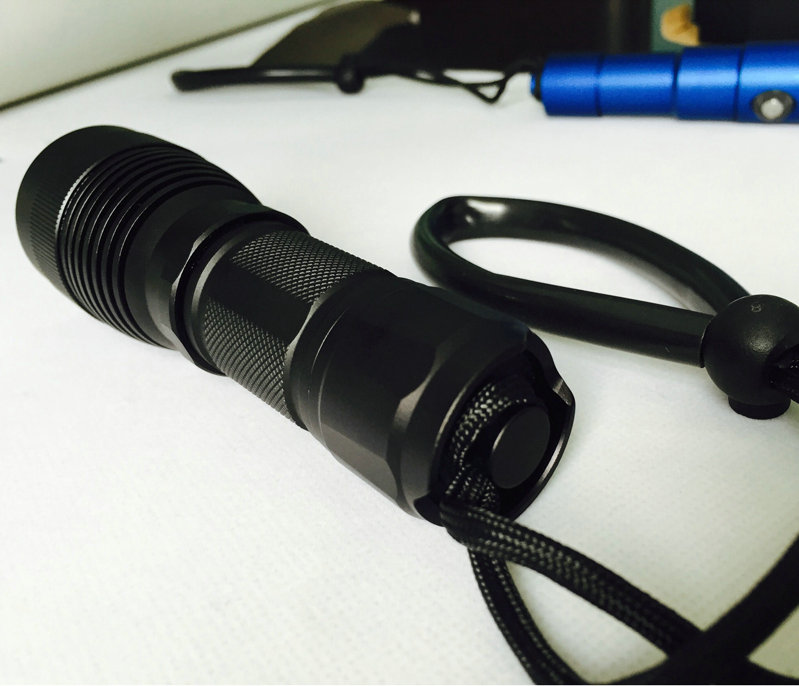 屋外の検索最も強力なledダイビング懐中電灯千ルーメンalibabaの製品は、 トップの販売仕入れ・メーカー・工場