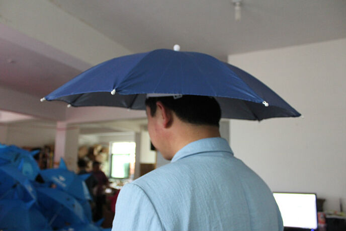 プロモーションカスタムプリント傘中国工場出荷時の光ヘッドキャップ帽子の傘問屋・仕入れ・卸・卸売り
