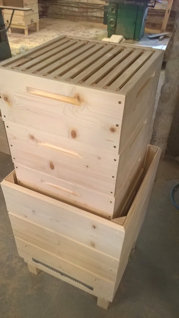 Bee Hives Double Wall Profesional Beekeeping 1 Brood 4 Supers 50 Frames