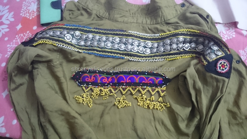 部族のジプシー自由奔放に生きる野生の側面装飾されたアーミージャケットジャケットアーミージャケット仕入れ・メーカー・工場