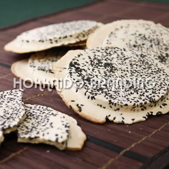 Nanbu Cracker with Sesame Seeds