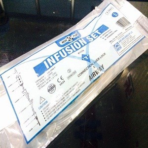 医療グレードの高品質付き滅菌輸液セット正確な流量コントローラ仕入れ・メーカー・工場