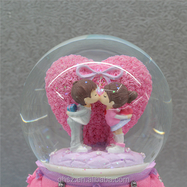 祭りプレゼント樹脂キスカップル電気バレンタインデーのスノードーム仕入れ・メーカー・工場