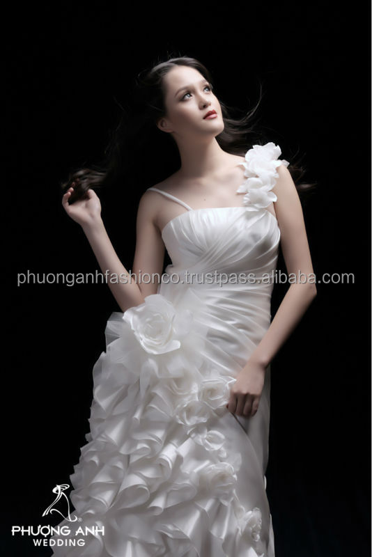 新しいスタイルの魅力的なpa11-018フラワーストラップサテンのウェディングドレスの花嫁衣装問屋・仕入れ・卸・卸売り